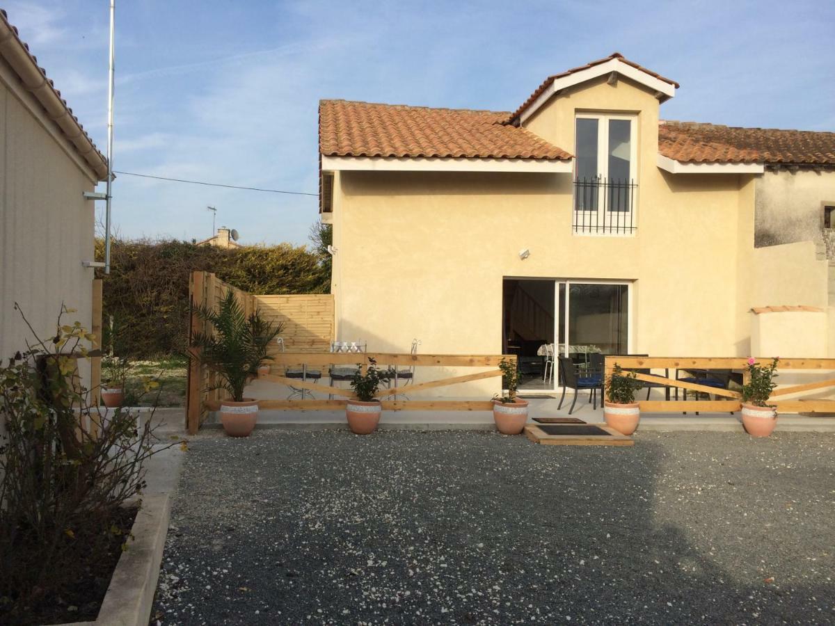 Le Village Neulles Exterior photo